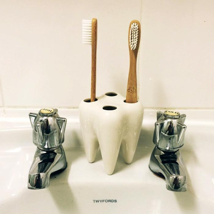 propaganda-tooth-toothbrush-holder-propaganda-yellow-octopus-30783854730_2000x2000.jpg
