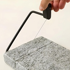 Каменная доска для сыра с охлаждающим эффектом и струной для нарезки - фото 3