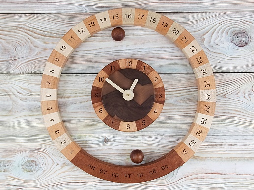 Настенный календарь с часами и магнитными шариками- фото 1