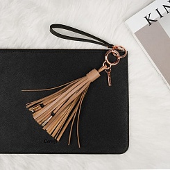 Кожаный брелок с USB зарядкой Casetify - фото 2