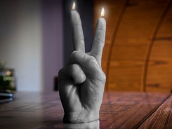 Свеча в форме руки Burning Hand - фото 5