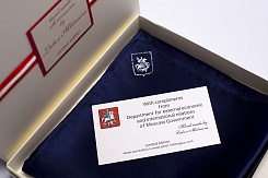 Нагрудный мужской платок из шелка ручной росписи - фото 4